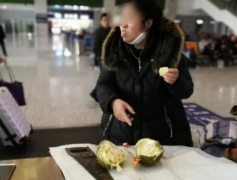 對(duì)于春節(jié)回城帶臘肉被檢扣留，這是怎么回事？